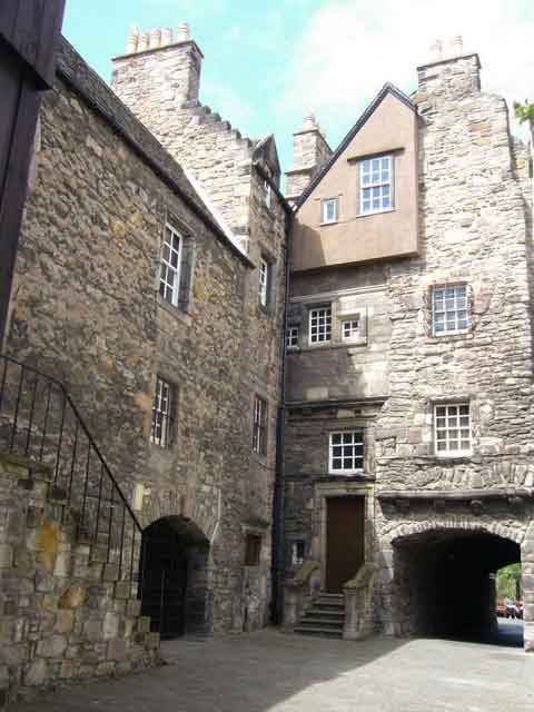 Bakehouse Close Outlander film location in Edinburgh